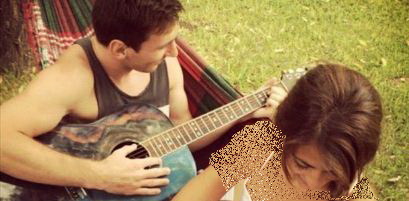 گیتار زدن لیونل مسی برای همسر