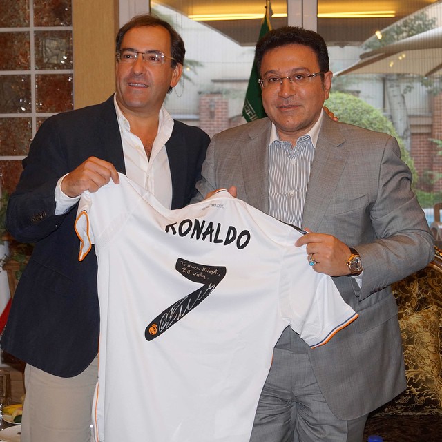 حسین هدایتی و پیراهن امضا شده کریستیانو رونالدو