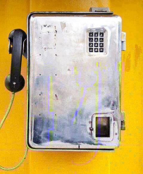 تلفن عمومی قدیمی